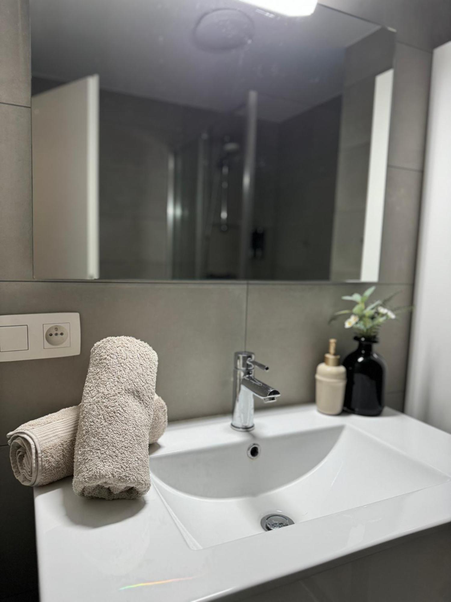 Liege Luxe & Jacuzzi Sous Les Etoiles Appartement Saint-Nicolas  Buitenkant foto